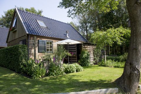 tiny house in eigen tuin